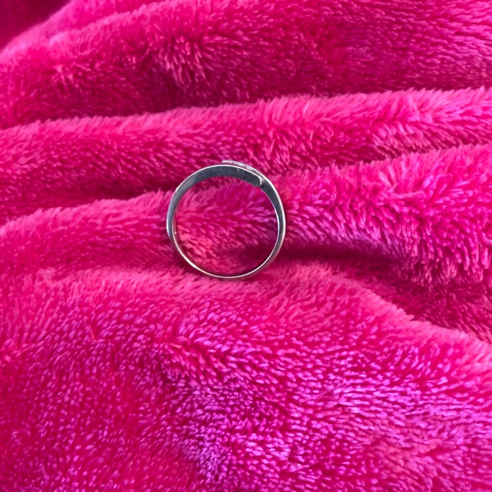 Diamond ring! 💕 🎉 - Picture 2 of 5